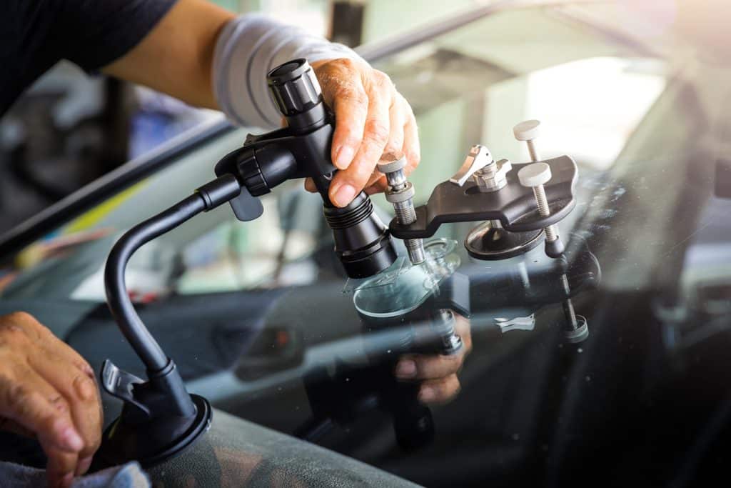 auto glass replacement