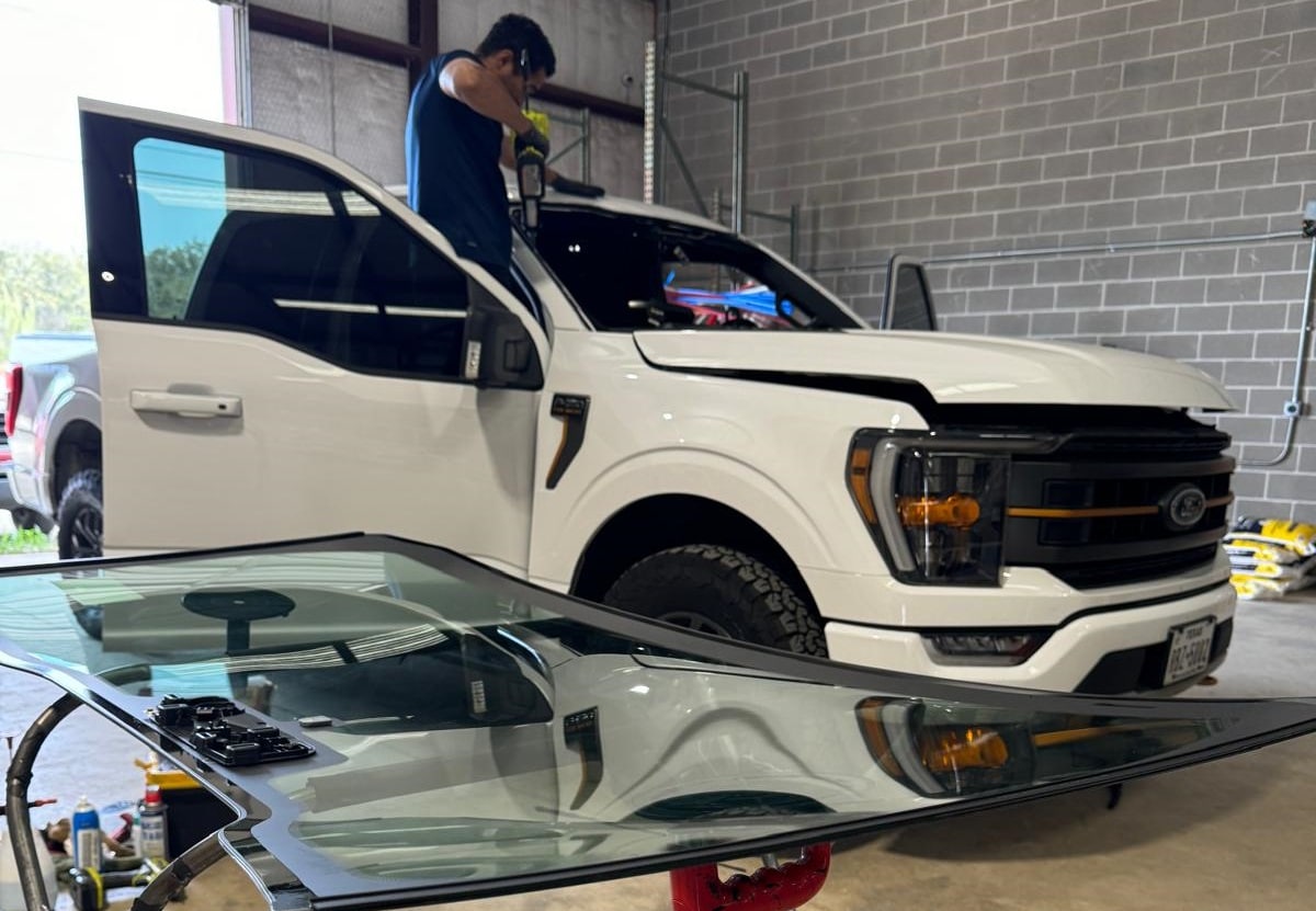 auto glass replacement
